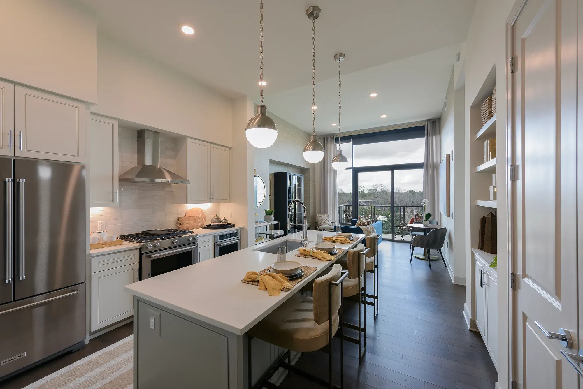 Modern one-bedroom kitchen.